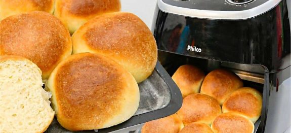 Pão caseiro na AirFryer que fica pronto em 15 minutos para ter pão fresquinho em casa toda hora