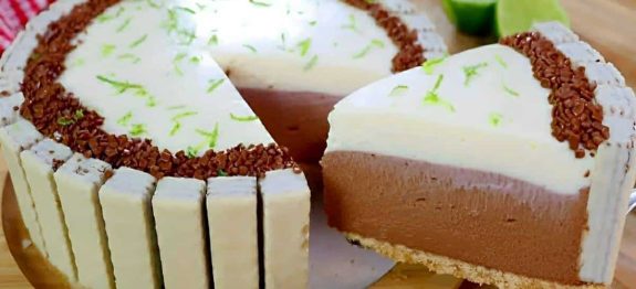 Torta de limão com mousse de chocolate a sobremesa perfeita para o dia dos namorados