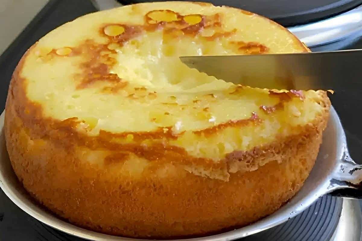 Misturei maisena e leite condensado e fiz esse bolo de panela que fica ...