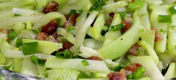 salada-de-chuchu-simples-e-facil-de-fazer-receita-toda-hora-1024×683-1