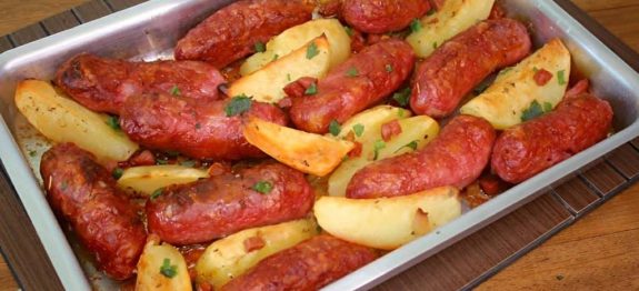 Linguiça assada com batata