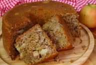 bolo-de-aveia-com-pedacos-de-maca