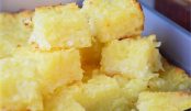 bolo-de-mandioca-com-queijo-molhadinho