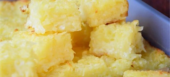 bolo-de-mandioca-com-queijo-molhadinho