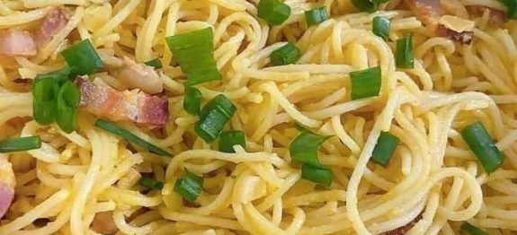 Macarrão ao Alho e óleo com bacon