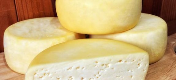 _dx_queijo_colonial_500g_meio__4adf8e65-eb92-4c3c-9dde-2873b450b53f