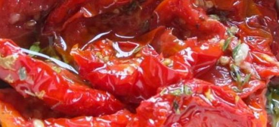 Uma-famosa-chef-de-cozinha-me-ensinou-como-fazer-conserva-de-tomate-seco-1.jpeg