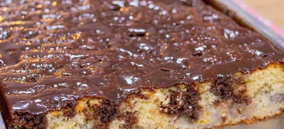 bolo-de-banana-com-cobertura-de-chocolate-16-0911.jpg