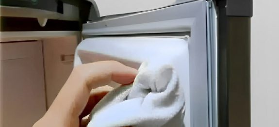 como-limpar-borracha-de-geladeira-12-0911.jpg