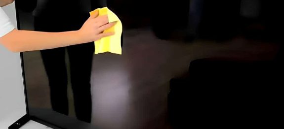 como-limpar-telas-de-TV-11-10.jpg