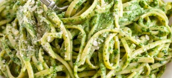 Espaguete-ao-Pesto-Delicioso-não-há-quem-resista-esse-prato.jpg