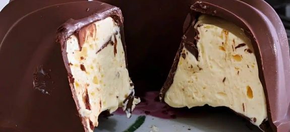 Sobremesa-bombom-gigante-que-e-uma-delicia-muito-facil-de-fazer-e-que-todo-mundo-adora-1.jpg