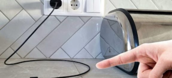 Nunca-deixe-um-carregador-na-tomada-sem-seu-telefon.jpg