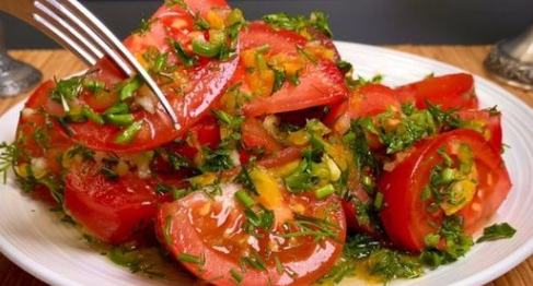 Salada-Magica-de-Tomate.png