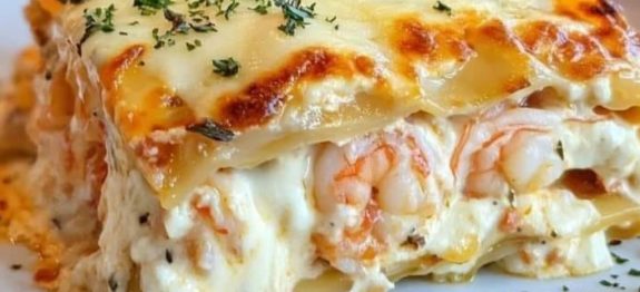 Lasanha-de-Camarao-com-Molho-Branco-e-Queijo.jpg